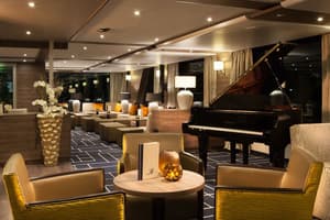 Amadeus River Cruises - Amadeus Silver III - Panorama Bar.jpg